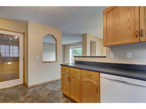 1342 Somerside Drive Sw, Calgary, AB - Indoor Photo Showing Kitchen