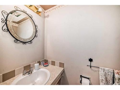 341-405 64 Avenue Ne, Calgary, AB - Indoor Photo Showing Bathroom