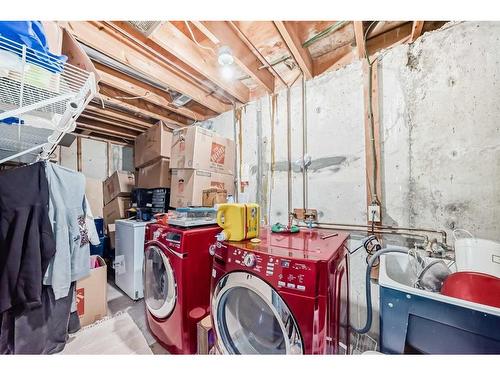 341-405 64 Avenue Ne, Calgary, AB - Indoor Photo Showing Laundry Room