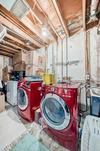 341-405 64 Avenue Ne, Calgary, AB - Indoor Photo Showing Laundry Room