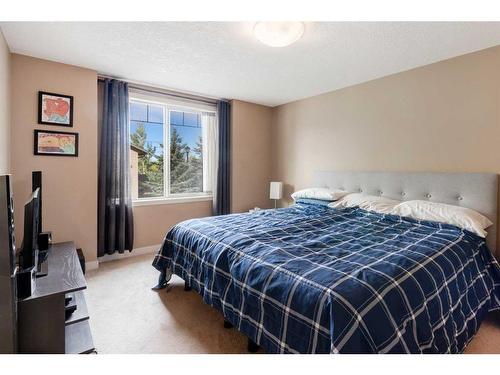 120-413 River Avenue, Cochrane, AB - Indoor Photo Showing Bedroom