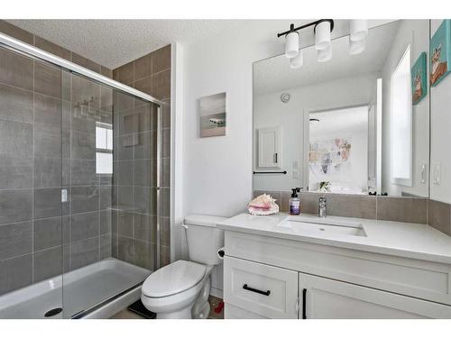 867 Mahogany Boulevard Se, Calgary, AB - Indoor Photo Showing Bathroom