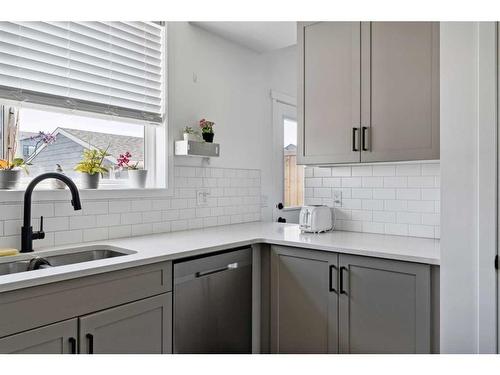 867 Mahogany Boulevard Se, Calgary, AB - Indoor Photo Showing Kitchen