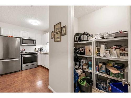 111-550 Prominence Rise Sw, Calgary, AB - Indoor Photo Showing Kitchen