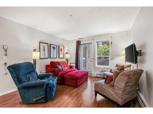 111-550 Prominence Rise Sw, Calgary, AB - Indoor Photo Showing Living Room