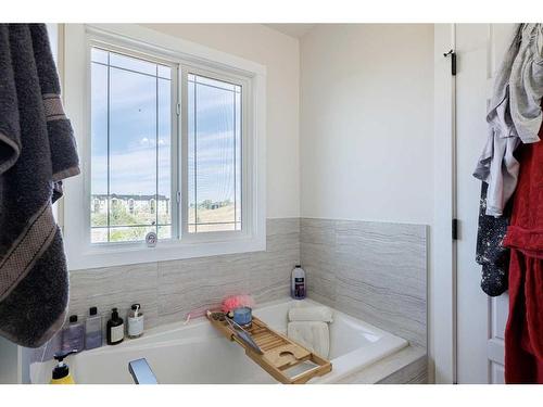 68 Midtown Close Sw, Airdrie, AB - Indoor Photo Showing Bathroom