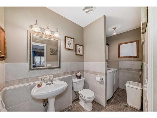 3 Sandringham Way Nw, Calgary, AB - Indoor Photo Showing Bathroom