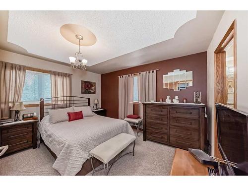 3 Sandringham Way Nw, Calgary, AB - Indoor Photo Showing Bedroom