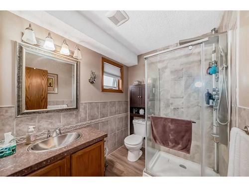 3 Sandringham Way Nw, Calgary, AB - Indoor Photo Showing Bathroom