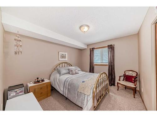 3 Sandringham Way Nw, Calgary, AB - Indoor Photo Showing Bedroom