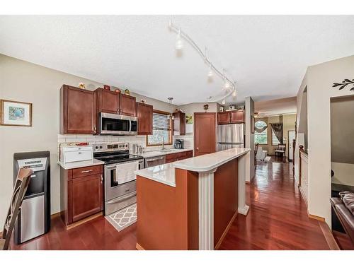 3 Sandringham Way Nw, Calgary, AB - Indoor Photo Showing Kitchen