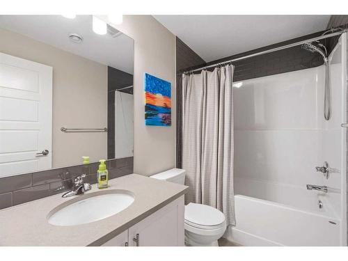 732 Cranbrook Walk Se, Calgary, AB - Indoor Photo Showing Bathroom