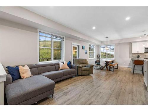 732 Cranbrook Walk Se, Calgary, AB - Indoor Photo Showing Living Room