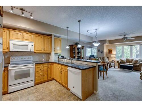 1117-48 Inverness Gate Se, Calgary, AB - Indoor Photo Showing Kitchen With Double Sink