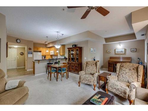 1117-48 Inverness Gate Se, Calgary, AB - Indoor Photo Showing Living Room