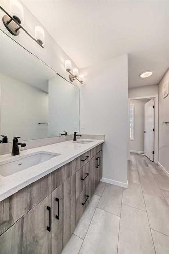 72 Magnolia Bay Se, Calgary, AB - Indoor Photo Showing Bathroom