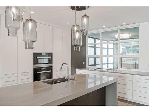 530 Crescent Road Nw, Calgary, AB - Indoor Photo Showing Kitchen With Double Sink With Upgraded Kitchen