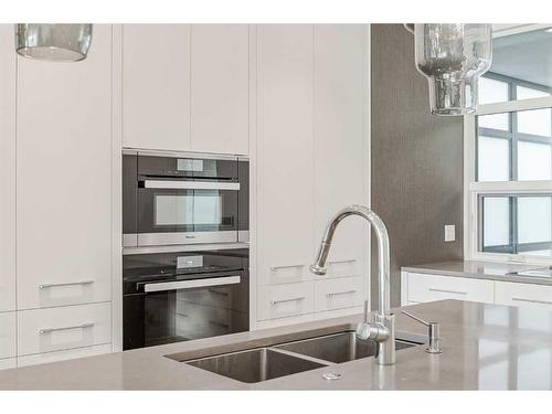 530 Crescent Road Nw, Calgary, AB - Indoor Photo Showing Kitchen With Double Sink With Upgraded Kitchen