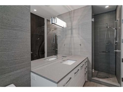 530 Crescent Road Nw, Calgary, AB - Indoor Photo Showing Bathroom