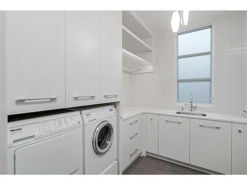 530 Crescent Road Nw, Calgary, AB - Indoor Photo Showing Laundry Room