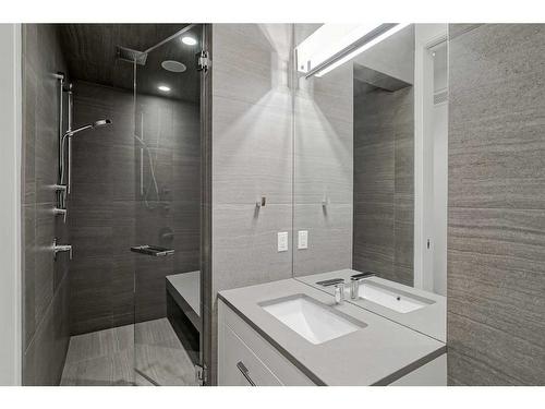 530 Crescent Road Nw, Calgary, AB - Indoor Photo Showing Bathroom