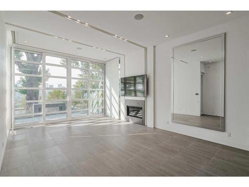 530 Crescent Road Nw, Calgary, AB - Indoor With Fireplace