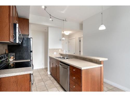 3316-24 Hemlock Crescent Sw, Calgary, AB - Indoor Photo Showing Kitchen With Double Sink