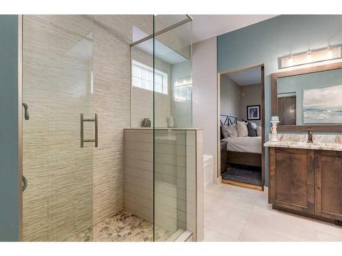 139 West Terrace Point, Cochrane, AB - Indoor Photo Showing Bathroom