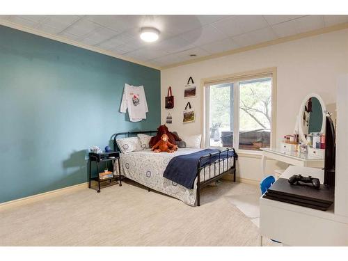 139 West Terrace Point, Cochrane, AB - Indoor Photo Showing Bedroom