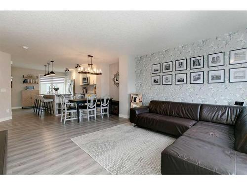 82 Auburn Meadows View Se, Calgary, AB - Indoor Photo Showing Living Room