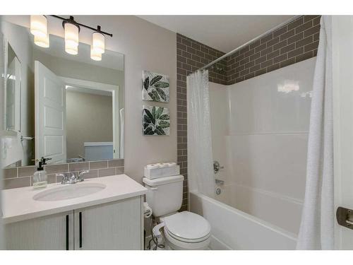 82 Auburn Meadows View Se, Calgary, AB - Indoor Photo Showing Bathroom