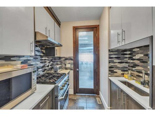 177 Stonemere Close, Chestermere, AB - Indoor Photo Showing Kitchen With Upgraded Kitchen