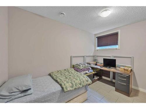 177 Stonemere Close, Chestermere, AB - Indoor Photo Showing Bedroom