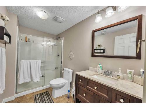 177 Stonemere Close, Chestermere, AB - Indoor Photo Showing Bathroom