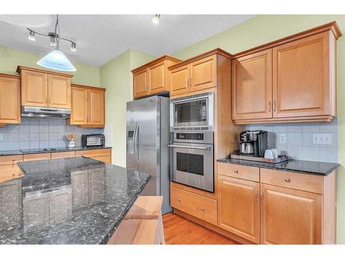 2 Canso Court Sw, Calgary, AB - Indoor Photo Showing Kitchen