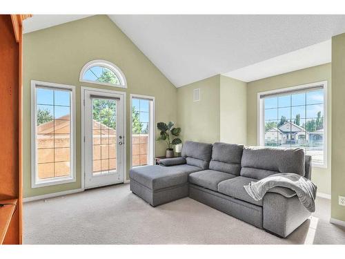 2 Canso Court Sw, Calgary, AB - Indoor Photo Showing Living Room