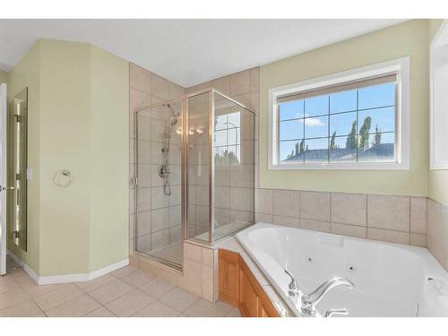 2 Canso Court Sw, Calgary, AB - Indoor Photo Showing Bathroom