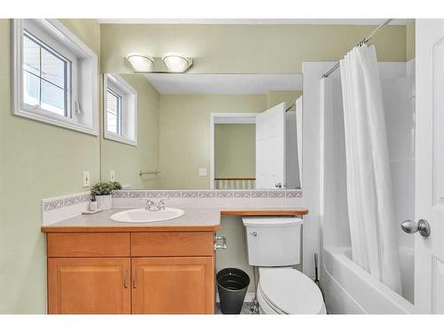 2 Canso Court Sw, Calgary, AB - Indoor Photo Showing Bathroom