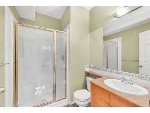 2 Canso Court Sw, Calgary, AB - Indoor Photo Showing Bathroom