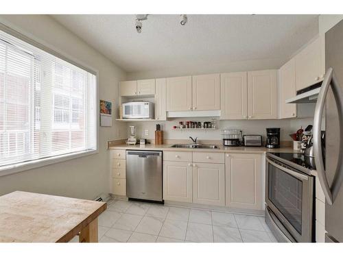 1112-1112 Sienna Park Green Sw, Calgary, AB - Indoor Photo Showing Kitchen With Double Sink