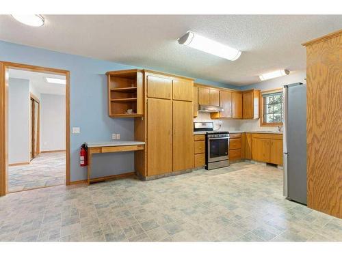 240004 Vale View Road, Rural Rocky View County, AB - Indoor Photo Showing Kitchen