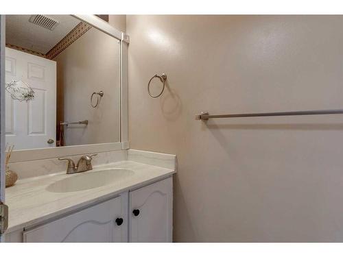 84 Somerset Drive Sw, Calgary, AB - Indoor Photo Showing Bathroom