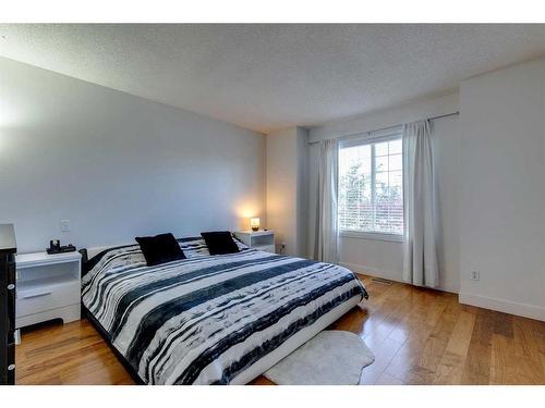 84 Somerset Drive Sw, Calgary, AB - Indoor Photo Showing Bedroom