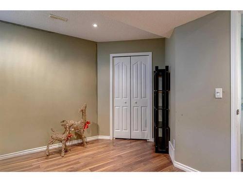 84 Somerset Drive Sw, Calgary, AB - Indoor Photo Showing Other Room