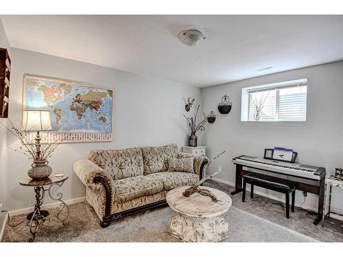 11 Bridlecrest Road Sw, Calgary, AB - Indoor Photo Showing Living Room