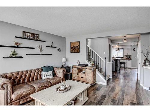 11 Bridlecrest Road Sw, Calgary, AB - Indoor Photo Showing Living Room