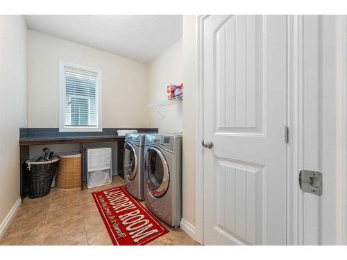 76 Mahogany Manor Se, Calgary, AB - Indoor Photo Showing Laundry Room