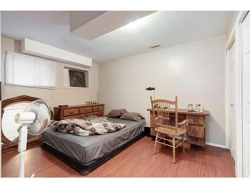 723 Whiteridge Road Ne, Calgary, AB - Indoor Photo Showing Bedroom