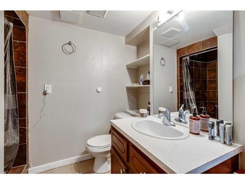 723 Whiteridge Road Ne, Calgary, AB - Indoor Photo Showing Bathroom