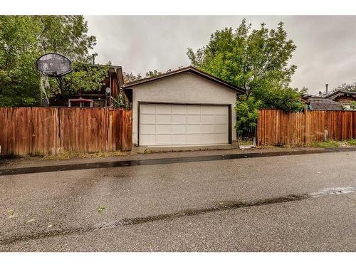 723 Whiteridge Road Ne, Calgary, AB - Outdoor